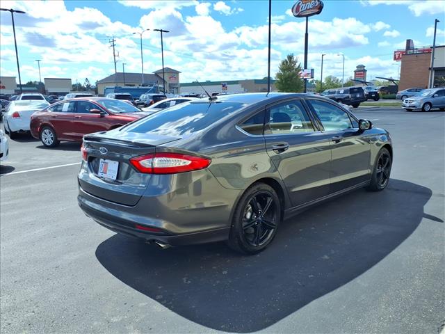 2016 Ford Fusion SE:R8473C
