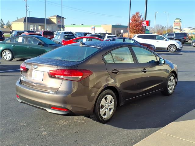 2017 Kia Forte LX:R8505M