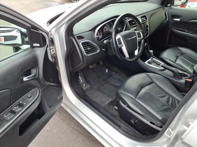 2011 Chrysler 200 Limited:R8281R