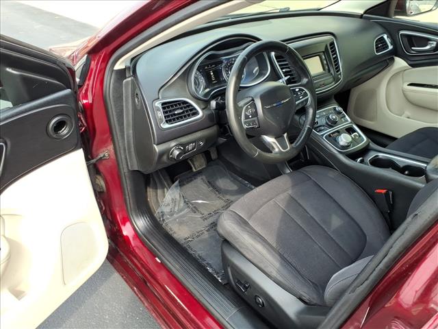 2015 Chrysler 200 Limited:R8438R