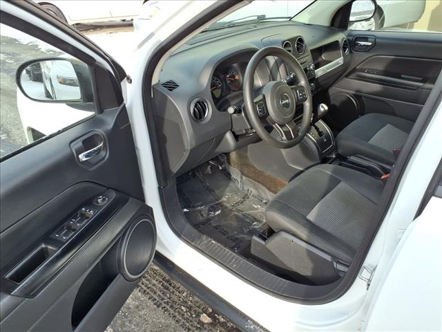 2016 Jeep Compass Sport:R8214R