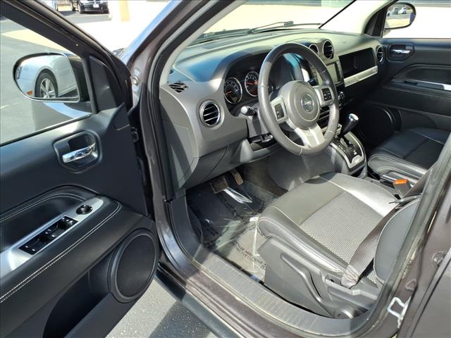 2015 Jeep Compass Latitude:R8482C