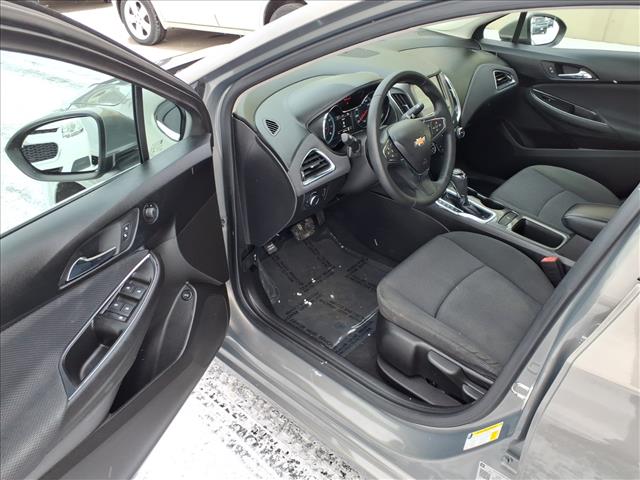 2018 Chevrolet Cruze LT Auto:R8242M