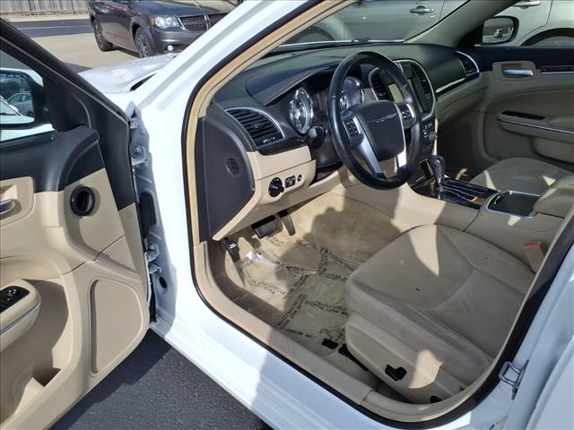 2011 Chrysler 300 Base:R8097C