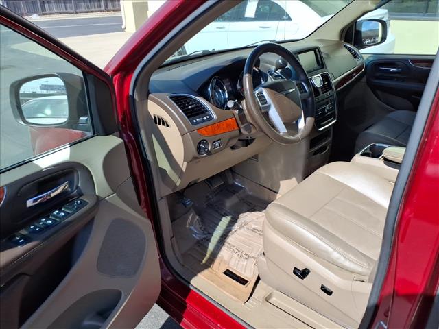 2014 Chrysler Town and Country Touring:8221M