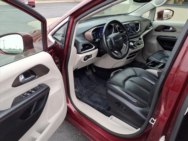 2018 Chrysler Pacifica Touring L:R8317C