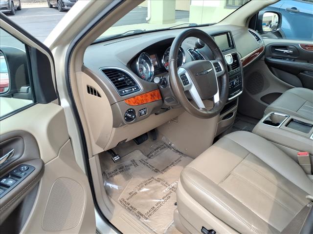 2015 Chrysler Town and Country Touring:R8283MA