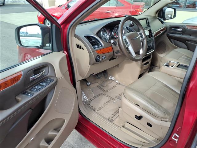 2016 Chrysler Town and Country Touring:R8274Z