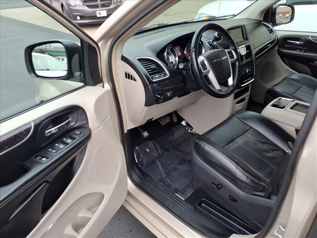 2014 Chrysler Town and Country Touring:R8149C