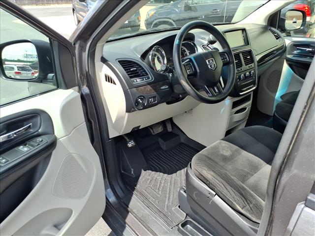 2016 Dodge Grand Caravan American Value Package:R8392M