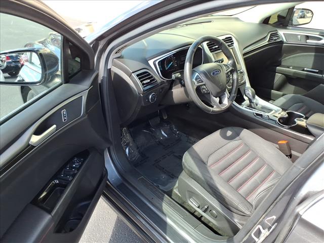 2016 Ford Fusion SE:R8473C