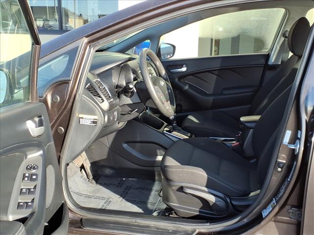 2017 Kia Forte LX:R8505M
