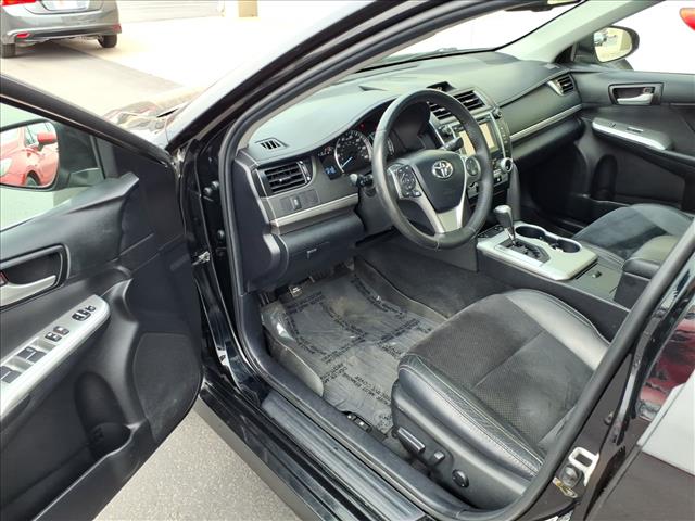 2012 Toyota Camry SE V6:R8250M