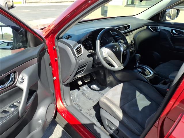 2016 Nissan Rogue SV:R8333C
