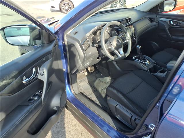 2017 Nissan Rogue S:R8296C