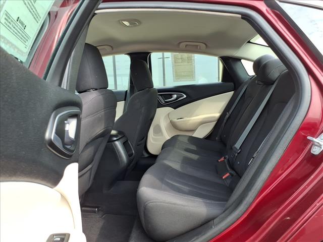 2015 Chrysler 200 Limited:R8438R