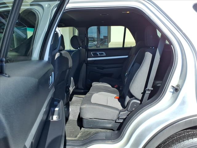 2016 Ford Explorer XLT:R8252M