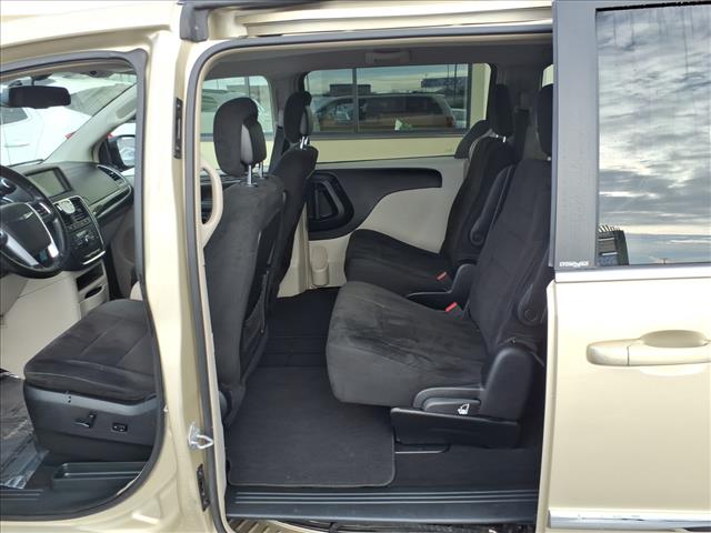 2011 Chrysler Town and Country Touring:R8232C