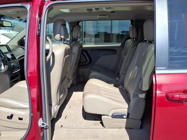 2014 Chrysler Town and Country Touring:8221M