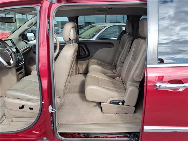 2016 Chrysler Town and Country Touring:R8274Z