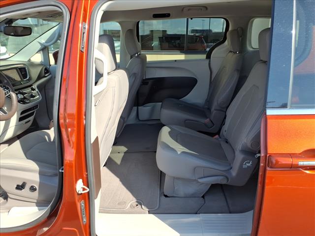 2018 Chrysler Pacifica Touring Plus:R8298C