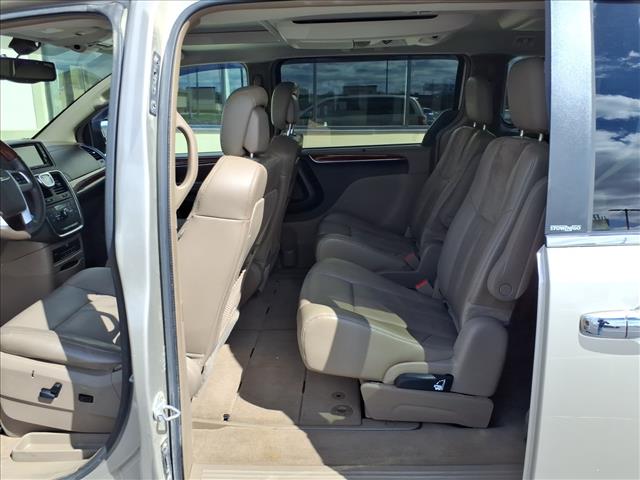 2014 Chrysler Town and Country Limited:R8269C