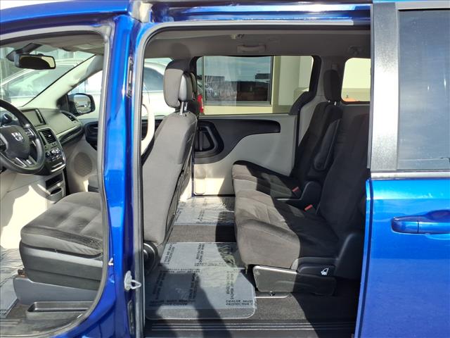 2018 Dodge Grand Caravan SE:R8160R