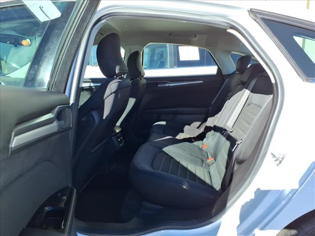 2015 Ford Fusion SE:R8161R