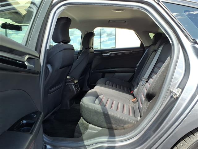2016 Ford Fusion SE:R8473C