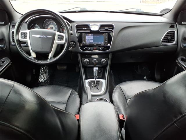 2011 Chrysler 200 Limited:R8281R