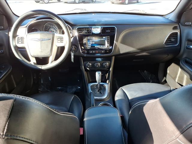 2014 Chrysler 200 Limited:R8245C