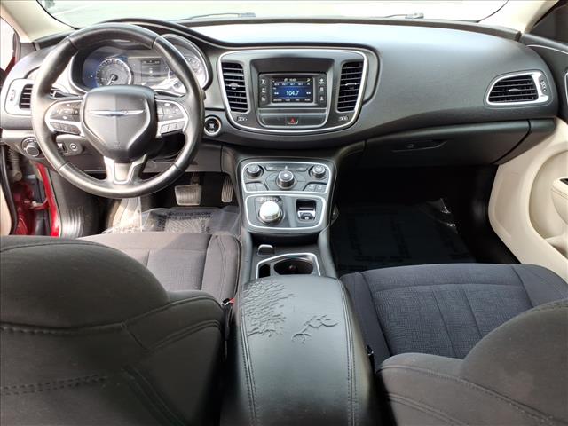 2015 Chrysler 200 Limited:R8438R