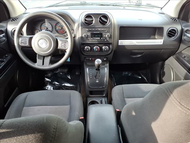 2016 Jeep Compass Sport:R8214R