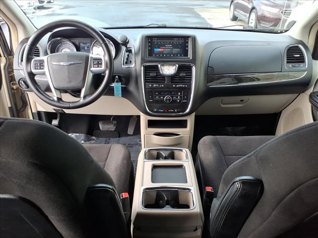 2011 Chrysler Town and Country Touring:R8232C