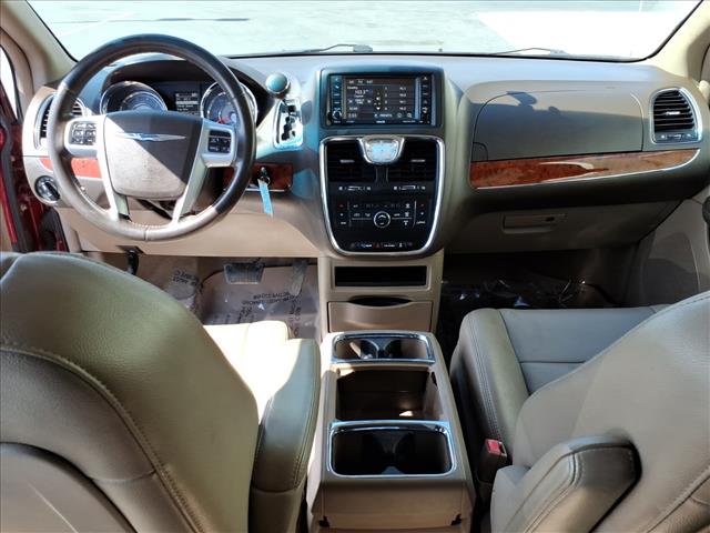 2014 Chrysler Town and Country Touring:8221M
