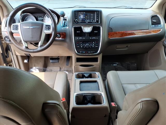 2015 Chrysler Town and Country Touring:R8283MA
