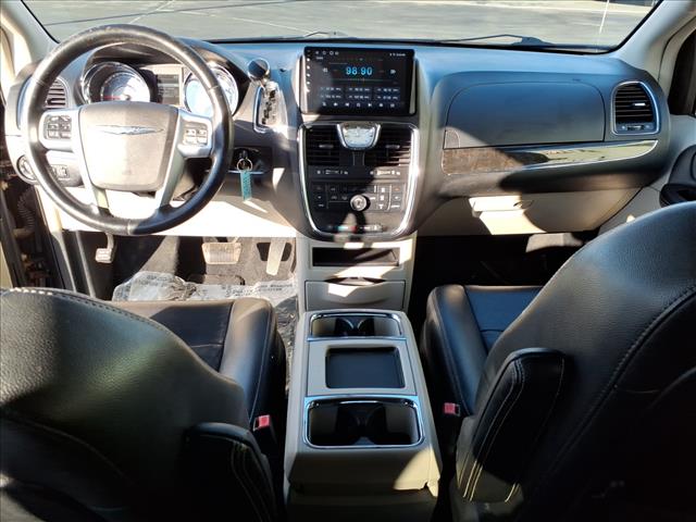2013 Chrysler Town and Country Touring:R8240C