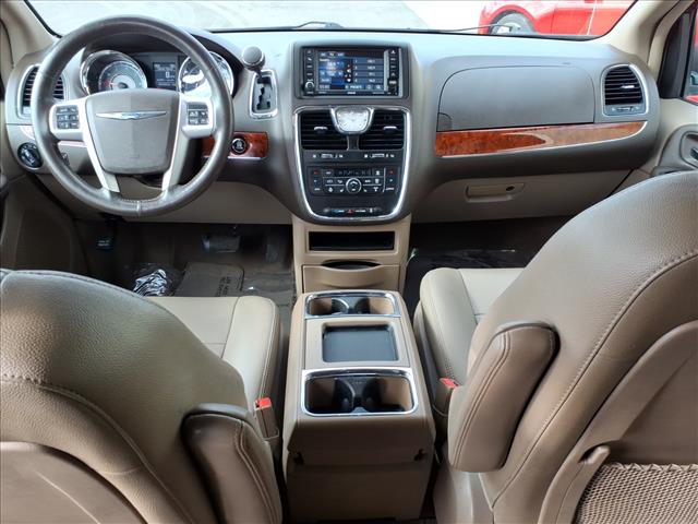 2016 Chrysler Town and Country Touring:R8274Z