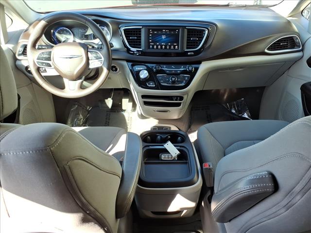 2018 Chrysler Pacifica Touring Plus:R8298C