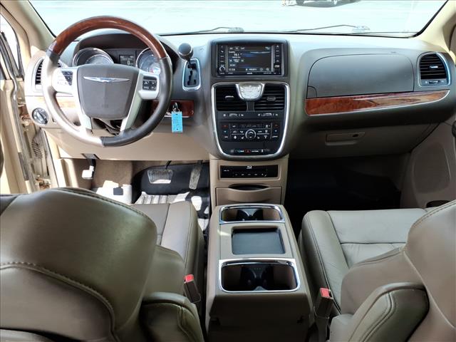 2014 Chrysler Town and Country Limited:R8269C