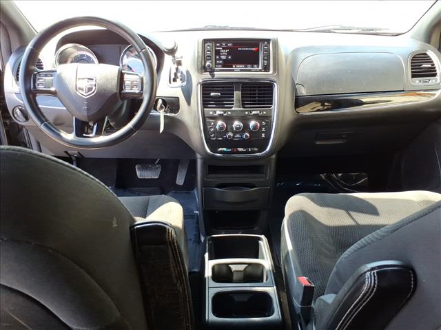 2017 Dodge Grand Caravan SE:R8306C