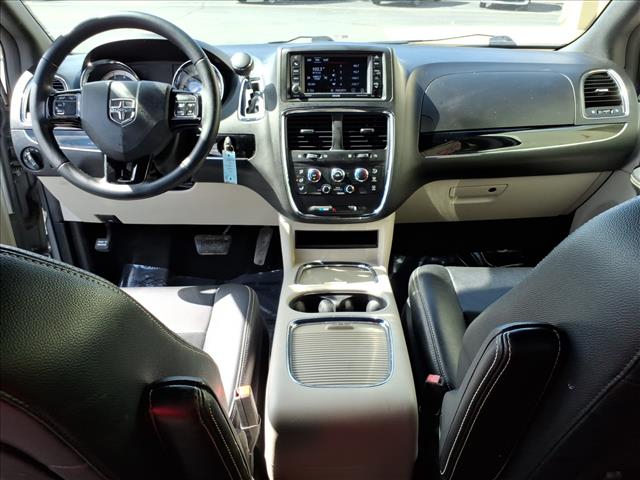 2018 Dodge Grand Caravan SXT:R8434M