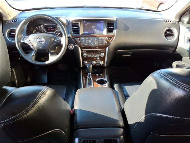 2016 Nissan Pathfinder Platinum:R8243C
