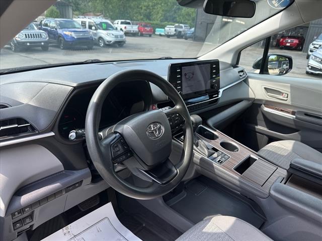 2022 Toyota Sienna LE 8-Passenger
