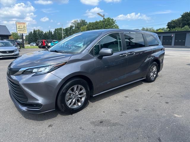 2022 Toyota Sienna LE 8-Passenger