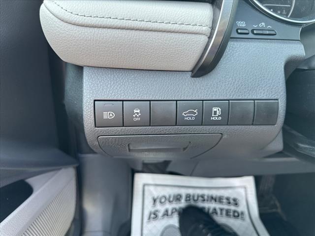 2019 Toyota Camry Hybrid LE