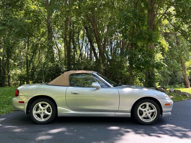 2000 Mazda MX-5 Miata Base