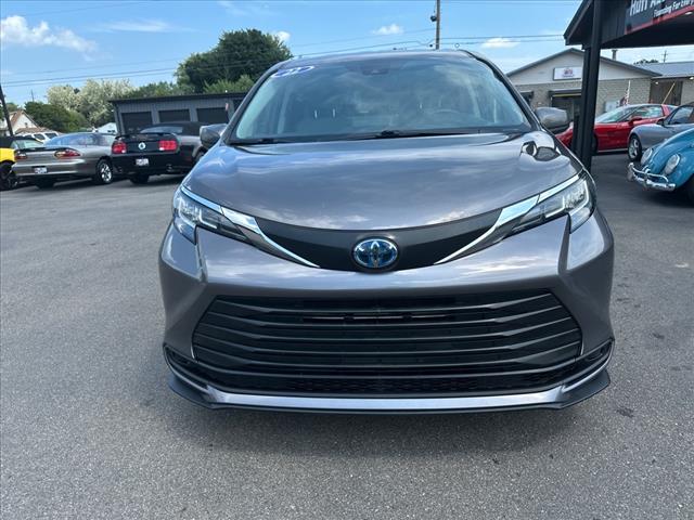 2022 Toyota Sienna LE 8-Passenger