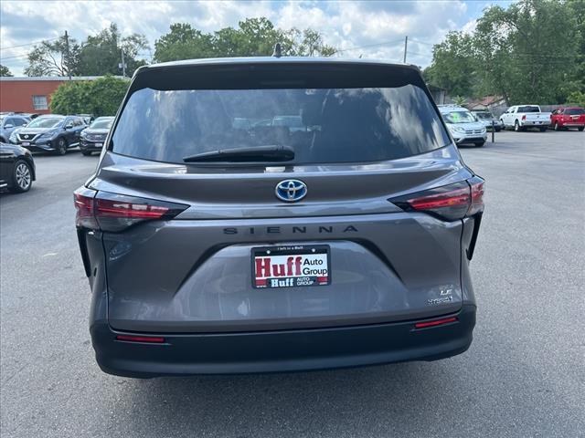 2022 Toyota Sienna LE 8-Passenger