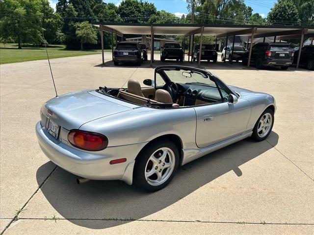 2000 Mazda MX-5 Miata Base